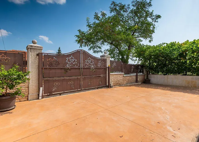 Schoene Villa Bei Rovinj Mit Privatem Pool