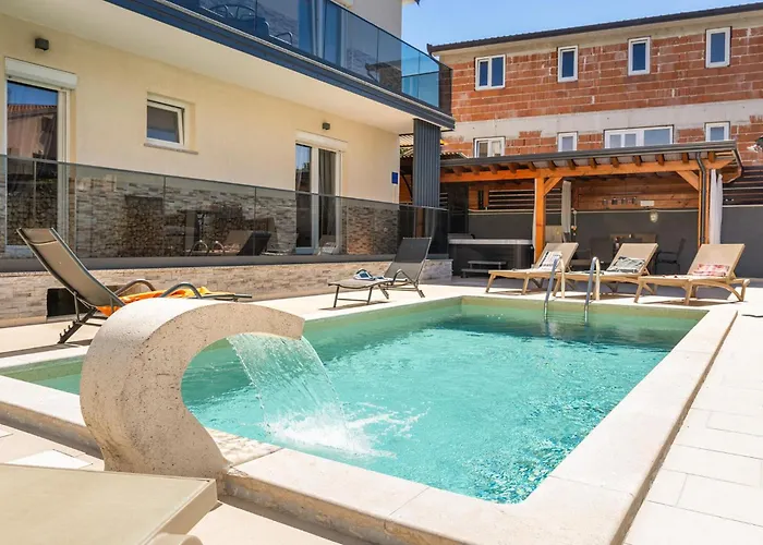 Nice Home In Rovinjsko Selo